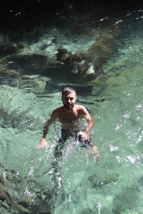 A imagem pode conter: Guilherme Navarro, nadando e atividades ao ar livre