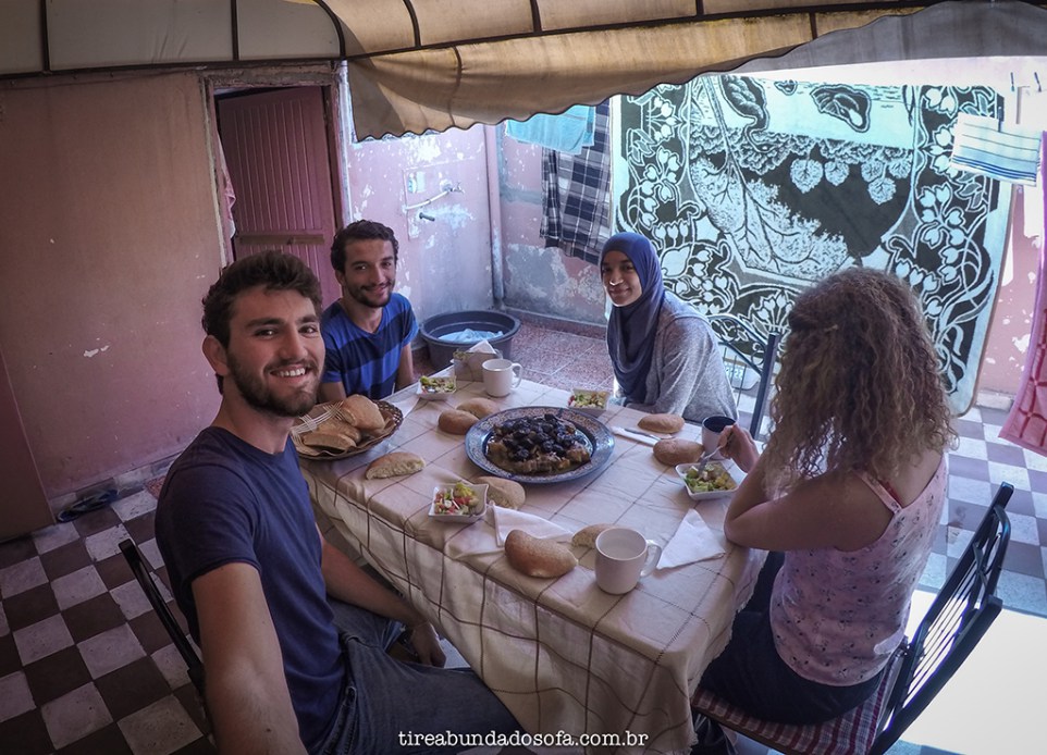 como viajar de graça, trabalhar na viagem, viajar com pouca grana, viajar gastando pouco, viajar trabalhando, trabalhar na viagem, trabalhar em hostel, trabalho voluntário