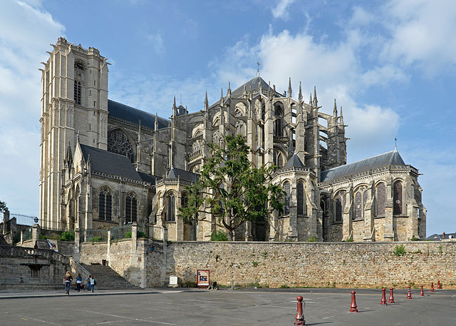 640px-Le_Mans_-_Cathedrale_St_Julien_ext_02.jpg