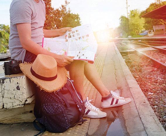 Backpacking-vs.-a-language-course-abroad