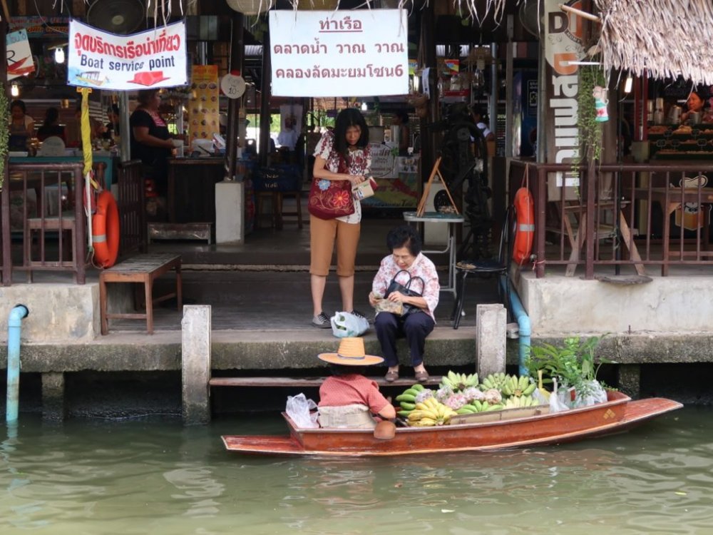 Mercado flutuante e a gastronomia local de Bangkok