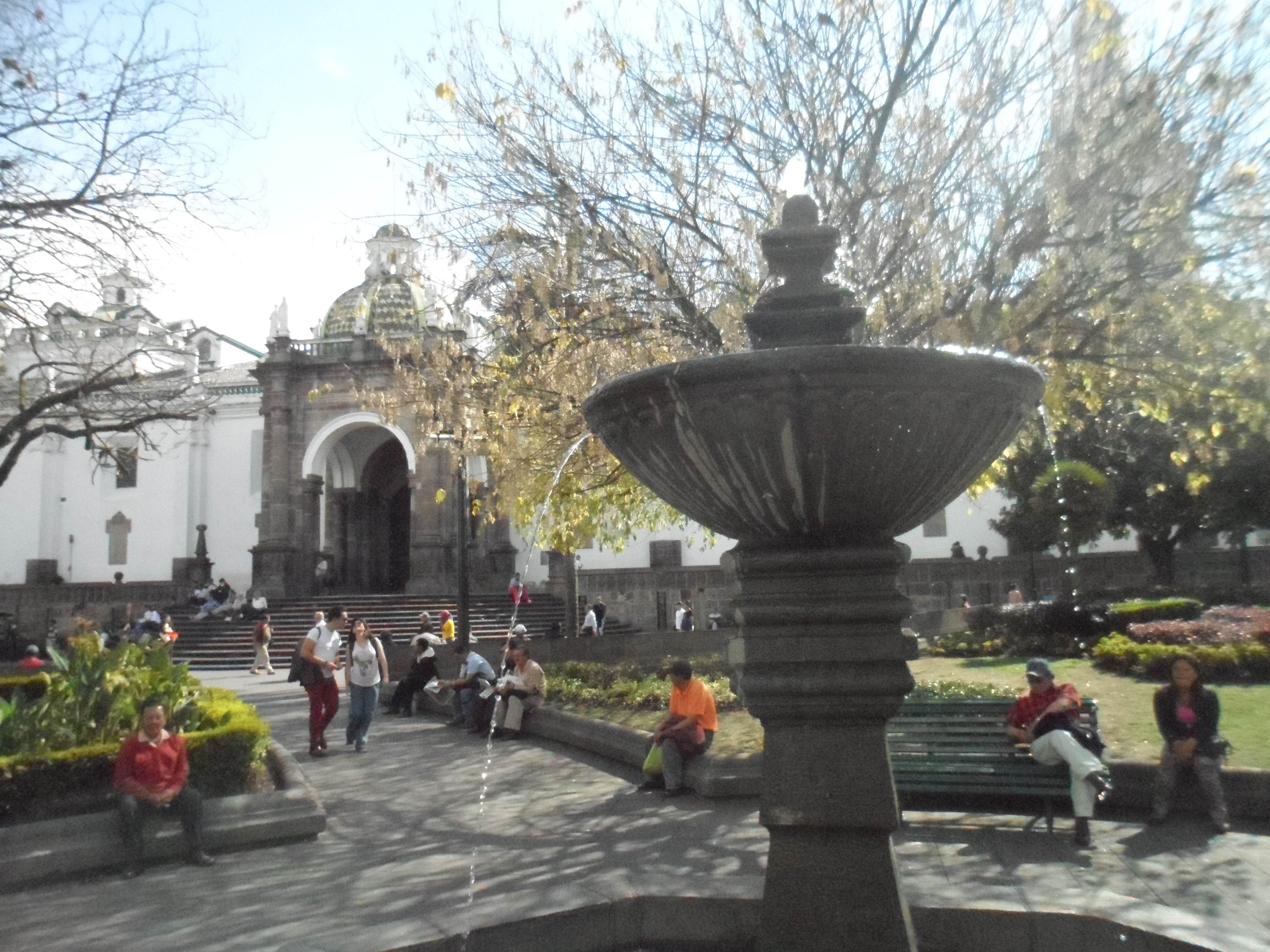 Plaza-Gran-de-quito.jpg