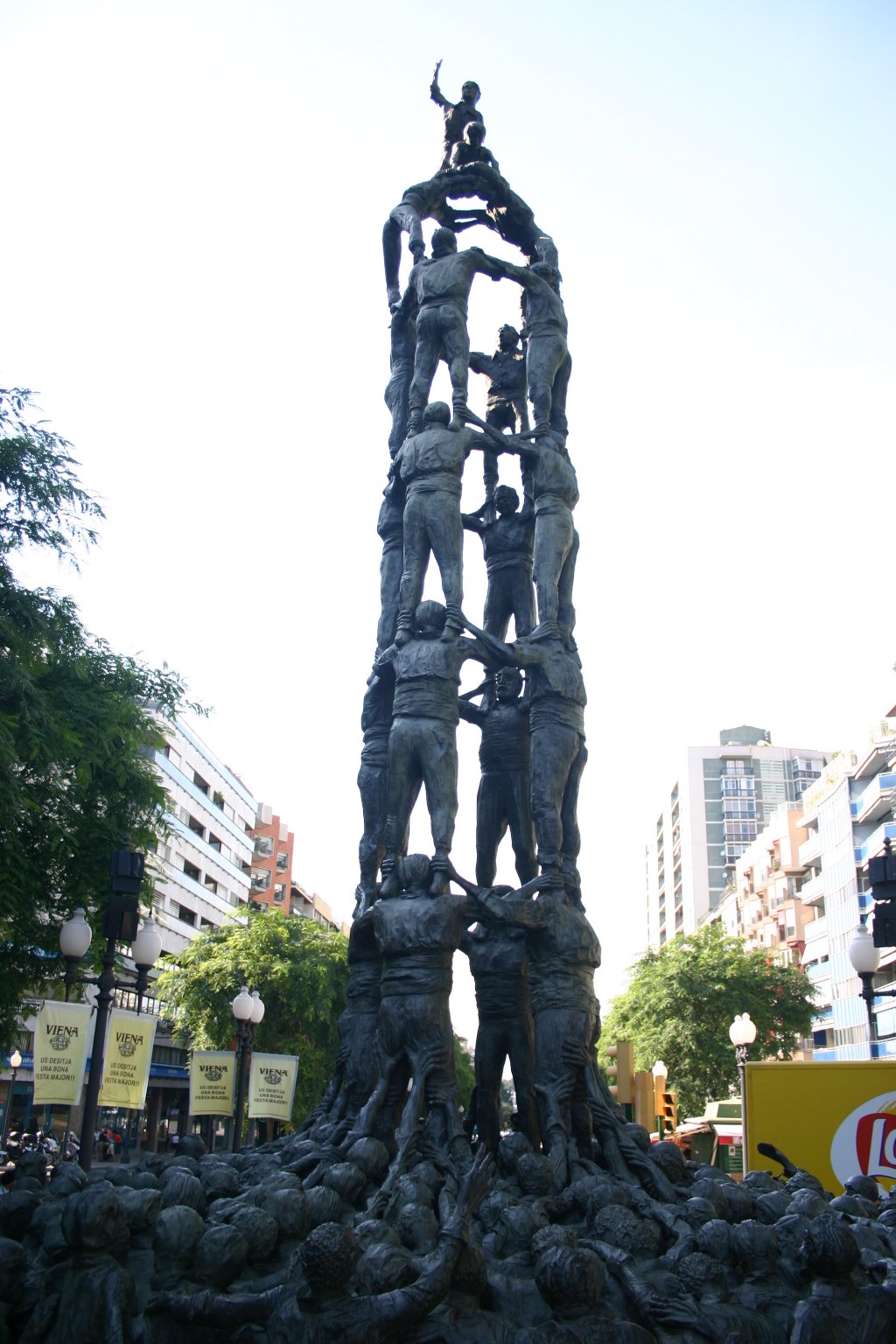 Tarragona.Castellers.Estatua.jpg
