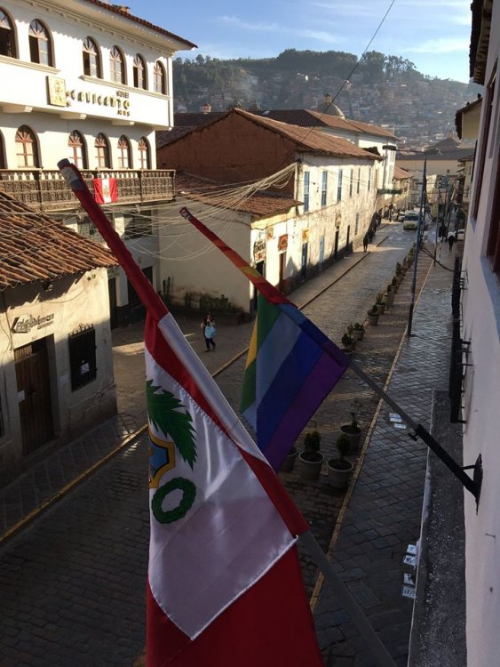 41861686_10216573769393252_7139371166585