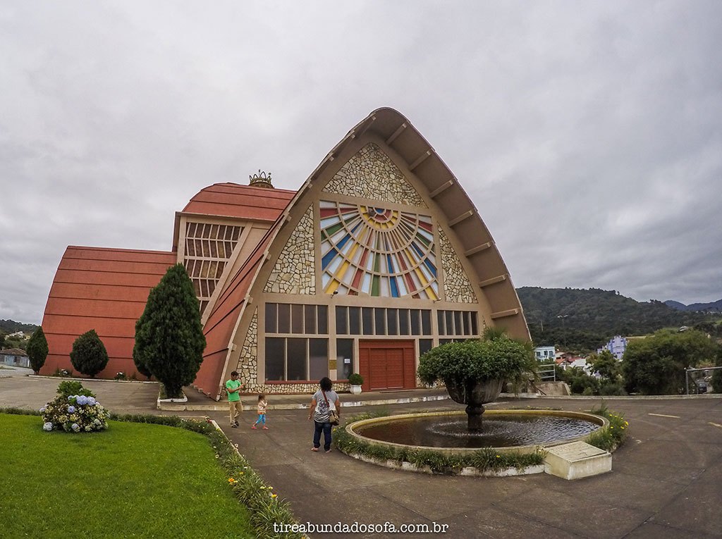 o que fazer em Urubici, SC, Santa Catarina, Serra catarinense, onde se hospedar em urubici, natureza, cachoeira, morro da igreja, pedra furada, inscrições rupestres, igreja matriz de urubici, igreja nossa senhora mãe dos homens