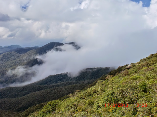 Uma%2520das%2520belas%2520vistas%2520durante%2520a%2520subida.JPG