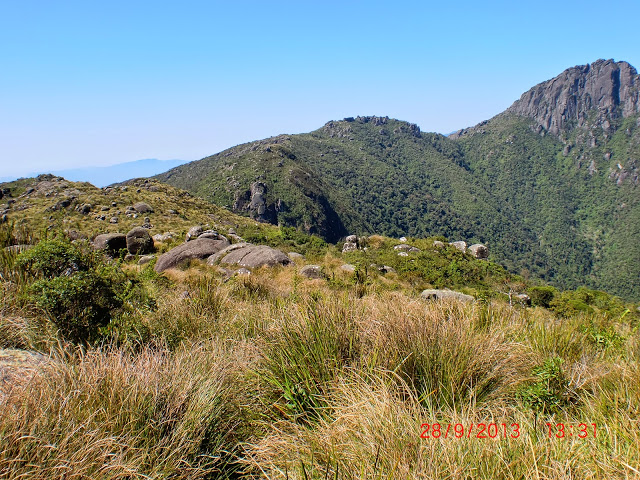 Andando%2520pela%2520crista%2520em%2520dire%25C3%25A7%25C3%25A3o%2520ao%2520Itaguar%25C3%25A9.JPG