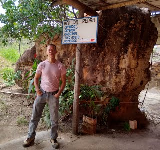 EU_BAR_PEDRA.jpg?height=298&width=320