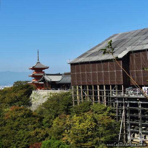 O salão principal do Kiyomizu-dera em reforma até março de 2020