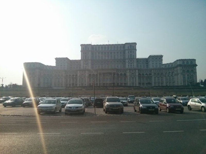 large_Parlamento_Romeno.jpg