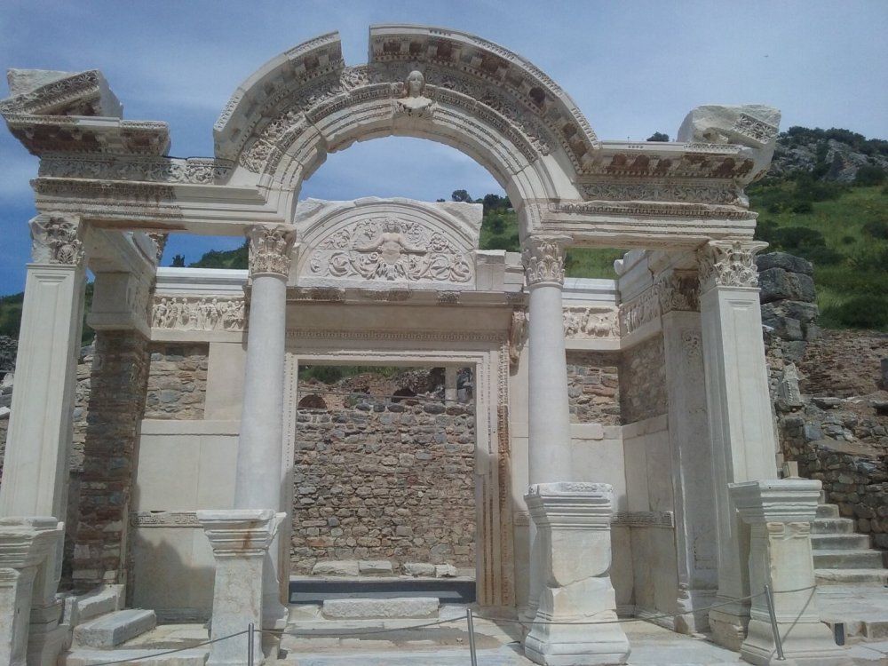 599818fd2e1e3_Ephesus2.thumb.jpg.fcd98ea6fc65e7bf223fc64536141433.jpg
