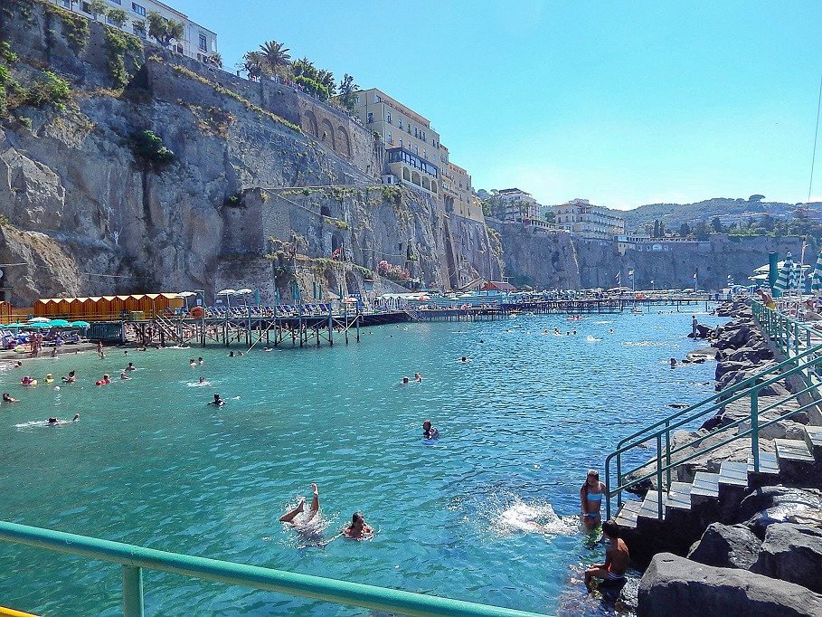 5a592c1ba63f2_lidosorrento01.jpg.00cd28294488b1995d30fe58e1ff5e0b.jpg