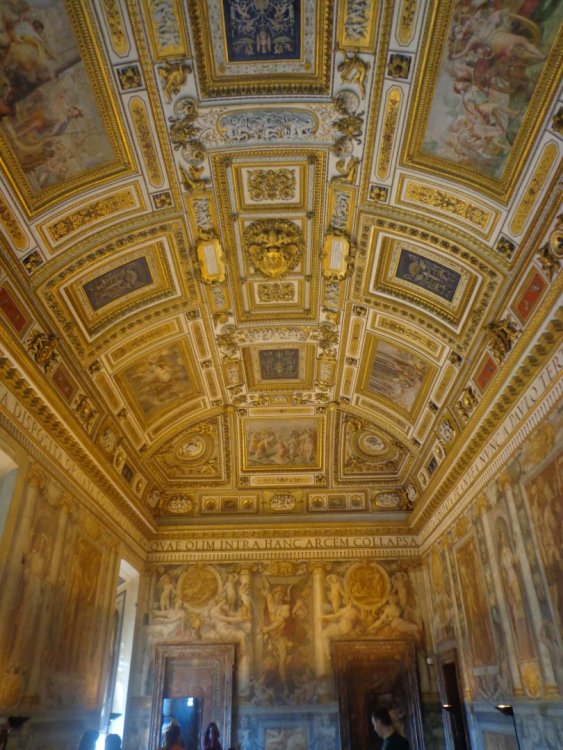 Uma das salas papais no Castelo de Santo Angelo