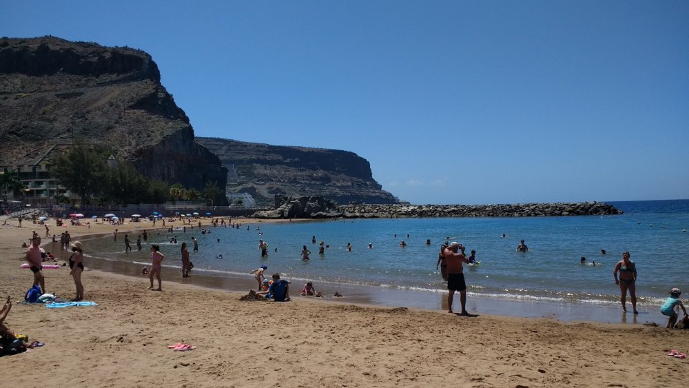 praia em puerto mogan.jpg