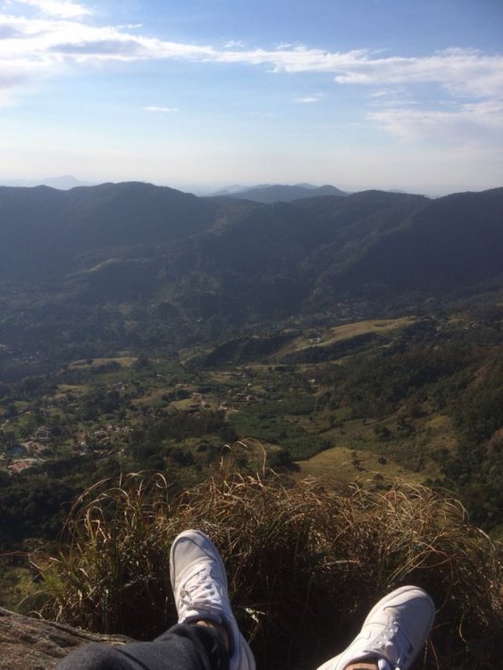 pés do Jr pico do baú.jpg