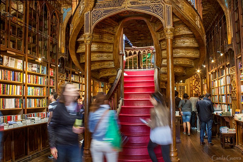 Livraria-Lello-primeiro-andar.jpg.1ac592591565774df45600987a1f339a.jpg
