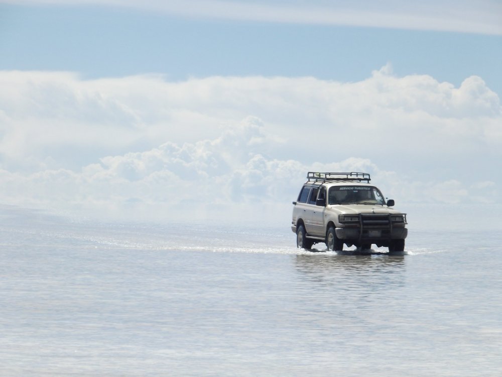 salar uyuni jeep.jpg