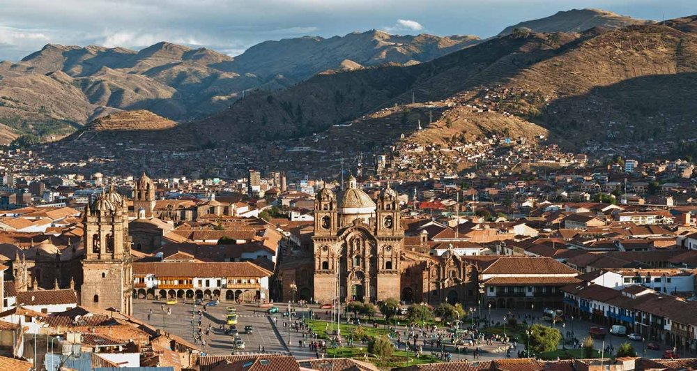 cusco-plaza-mountains.jpg