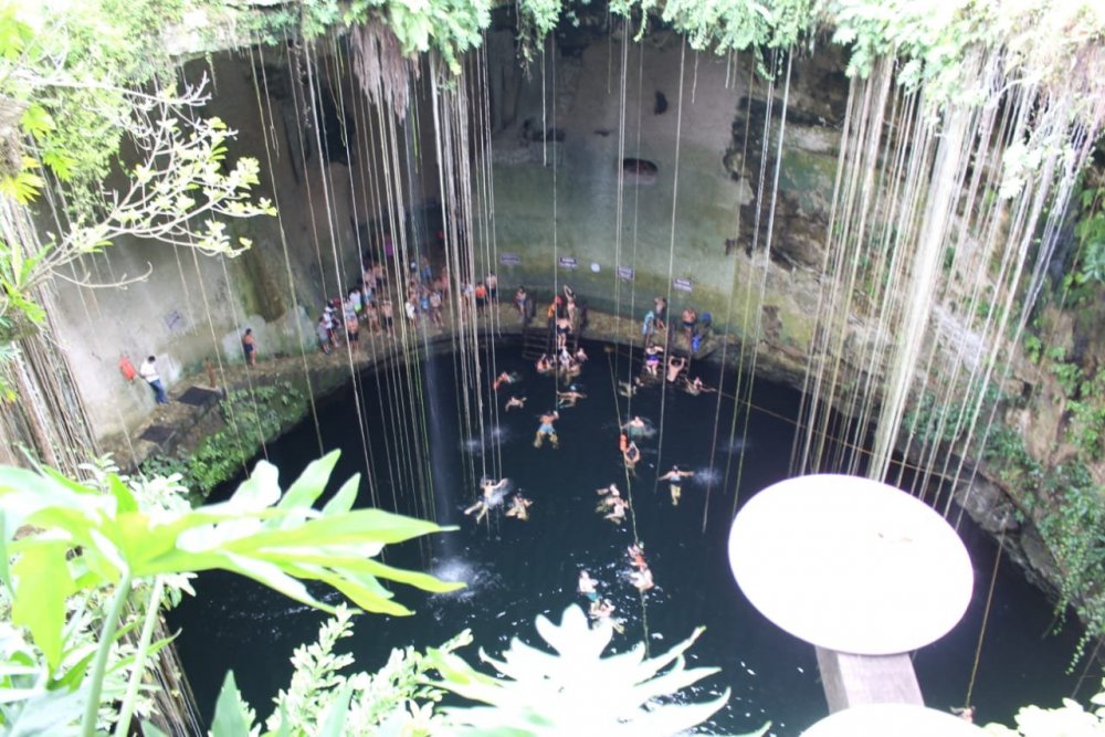 Cenote Ik'il.jpeg