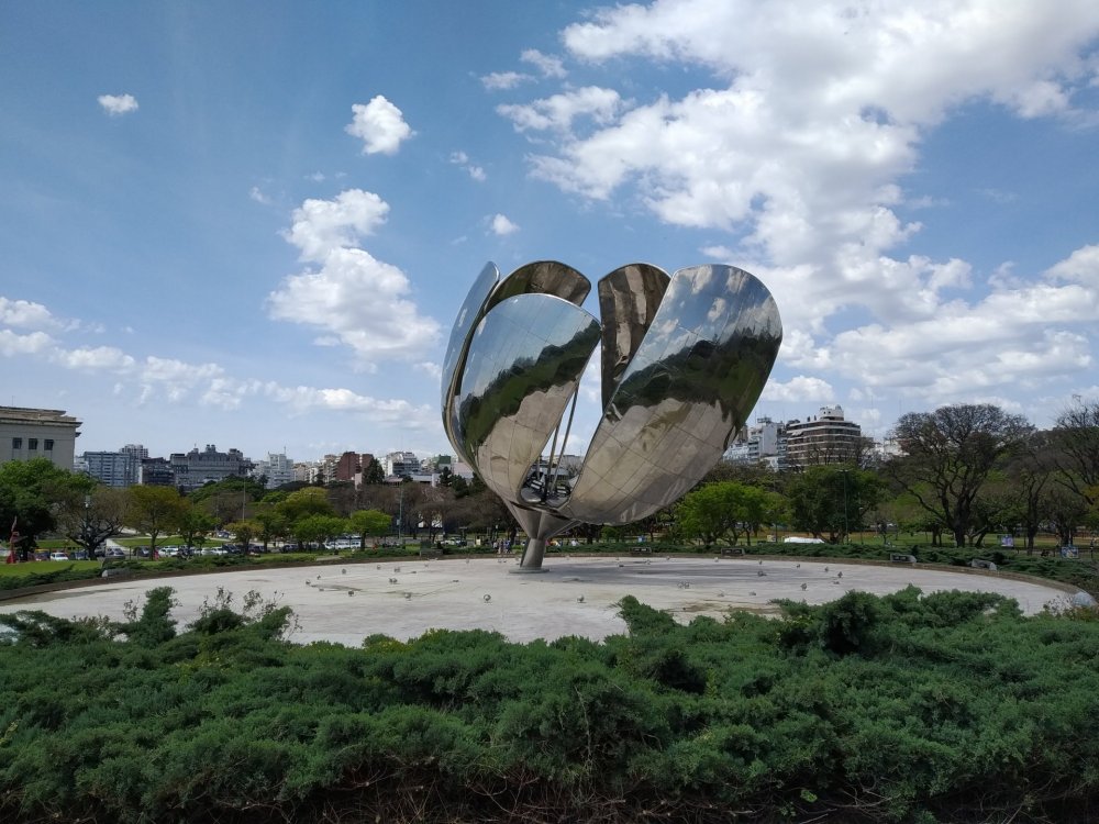 1366286598_2-Floralis.thumb.jpg.5c26589e50af4b73035f7a096addd2c6.jpg