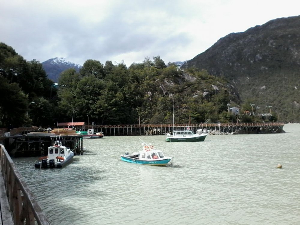 Barcos tipicos de Tortel.jpg