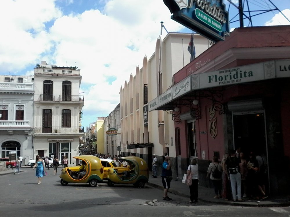 Coco taxi na Peatonal.jpg