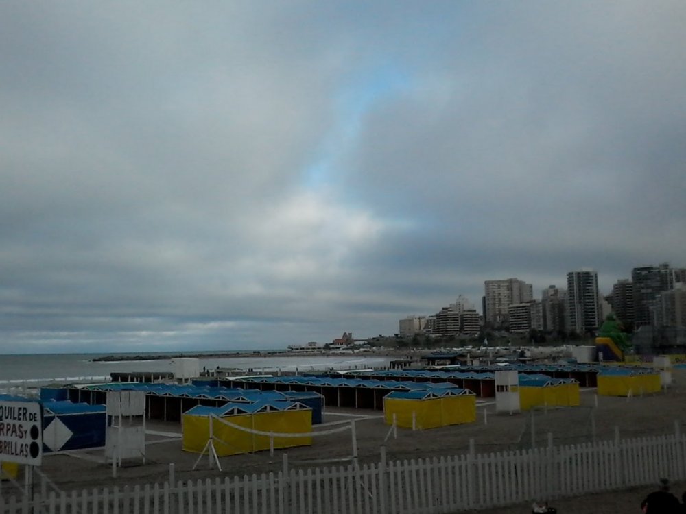 Carpas para sol na playa de centro.jpg