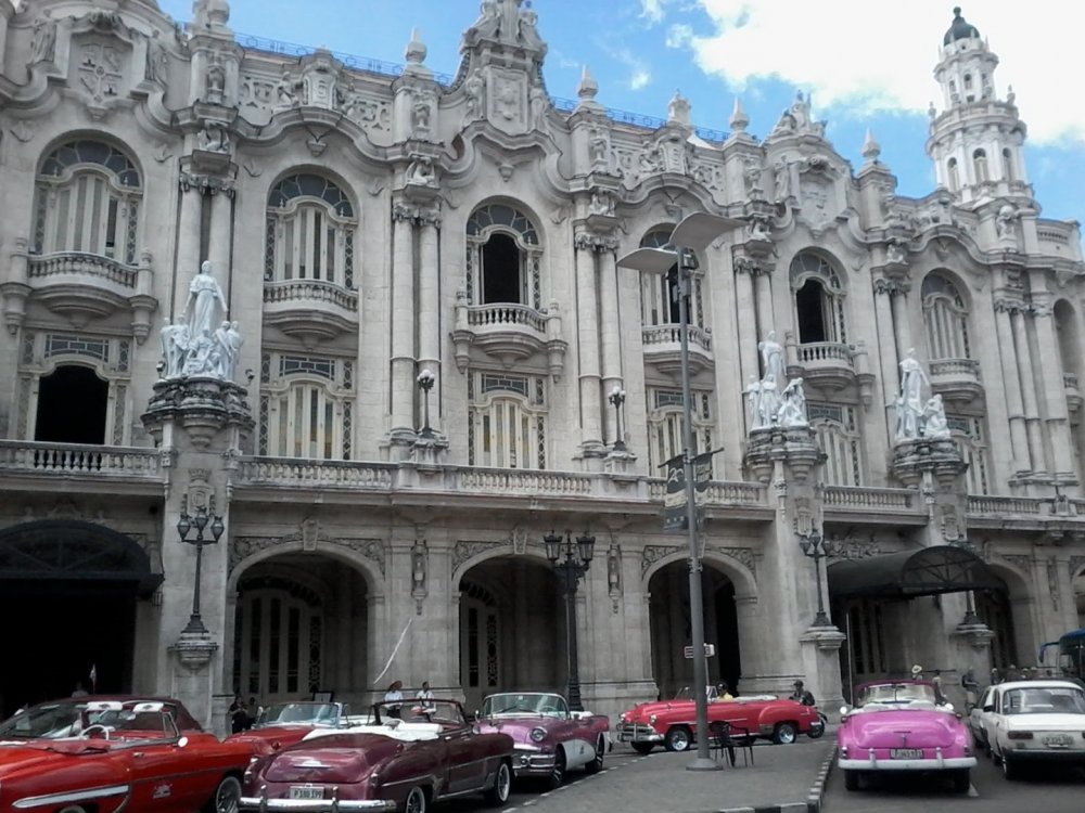 Carros antigos hoje de turismo.jpg