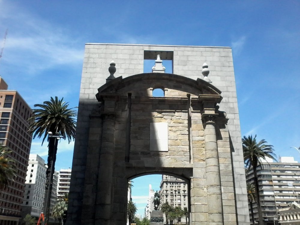 Puerta de la ciudadela.jpg