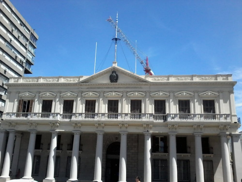 Palácio histórico do governo uruguayo.jpg