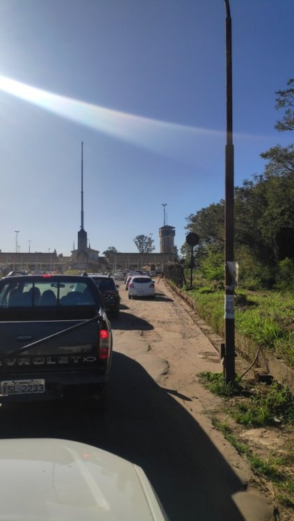 fila de carros aduana.jpg