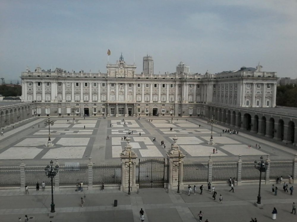 Palacio real de Madrid.jpg