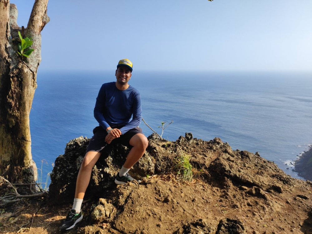 Usando o boné que foi brinde do guia.