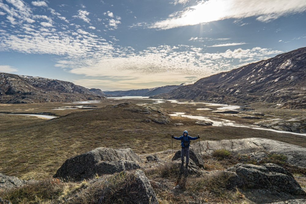 Fiorde no meio da trilha ártica