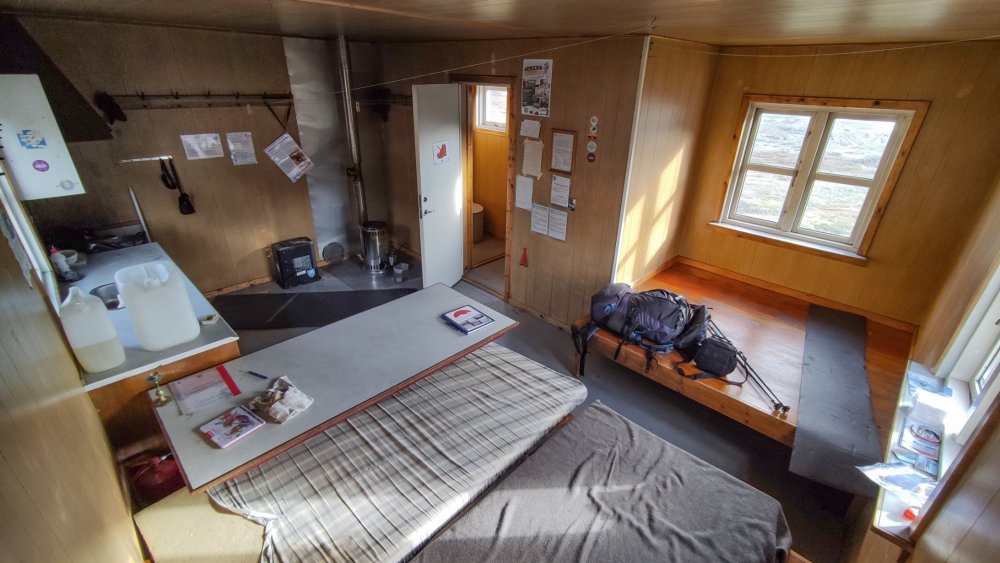 Interior da cabana de Eqalugaarniarfik