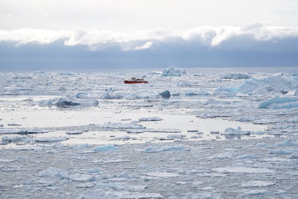 Fiorde gelo de Ilulissat com barco