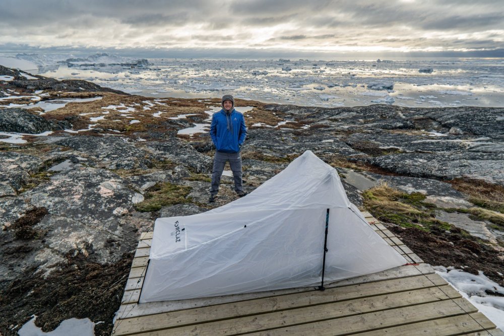 Acampamento na tundra com icebergs de Ilulissat