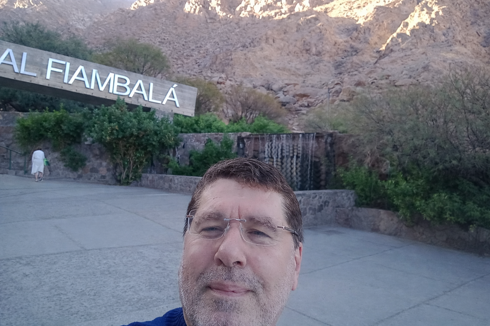 Selfie na entrada do hotel termal.png